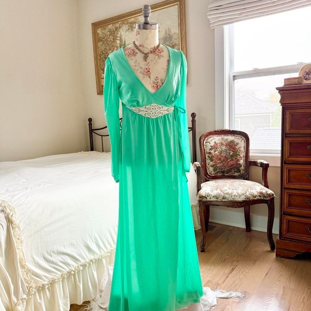 70s green nightgown‎